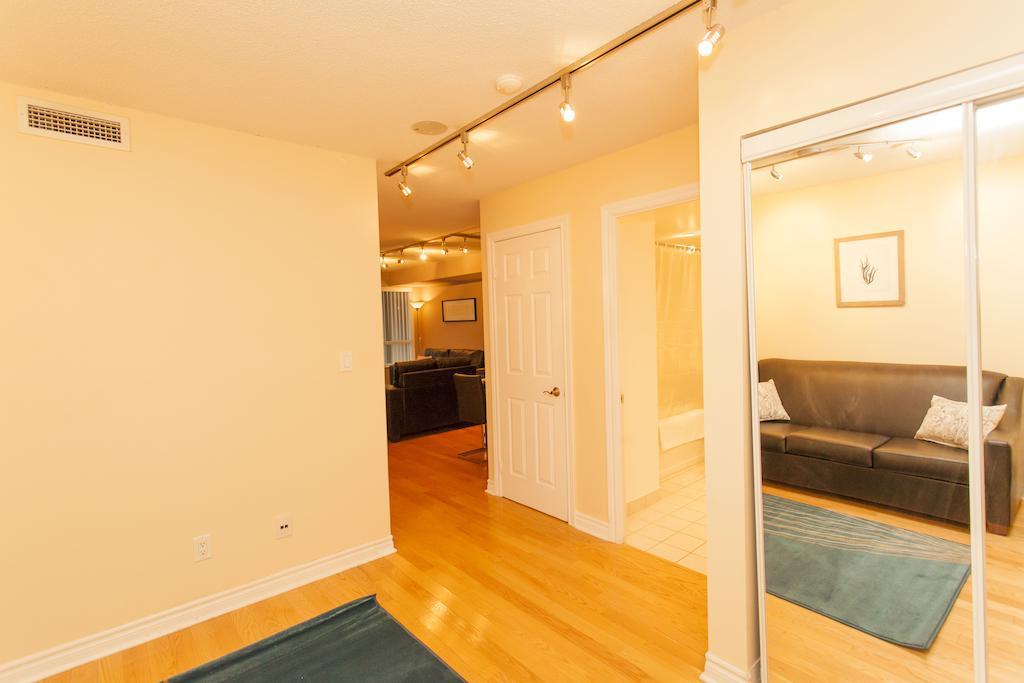 Red Maple Suites - Icon Toronto Bilik gambar